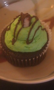 Grasshopper cupcake